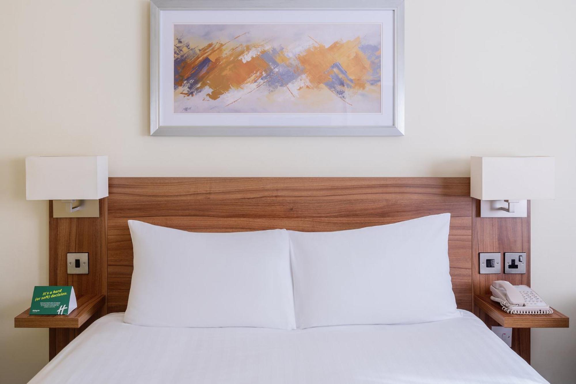 Holiday Inn Colchester By Ihg Ngoại thất bức ảnh