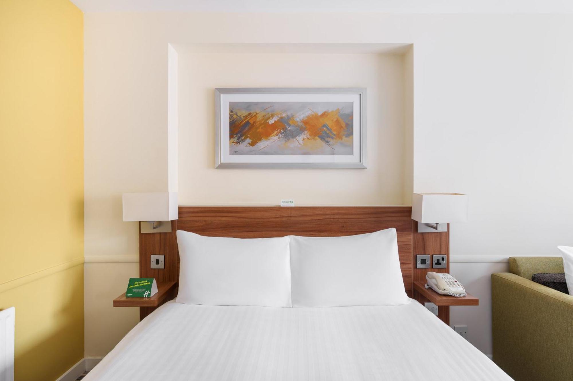 Holiday Inn Colchester By Ihg Ngoại thất bức ảnh