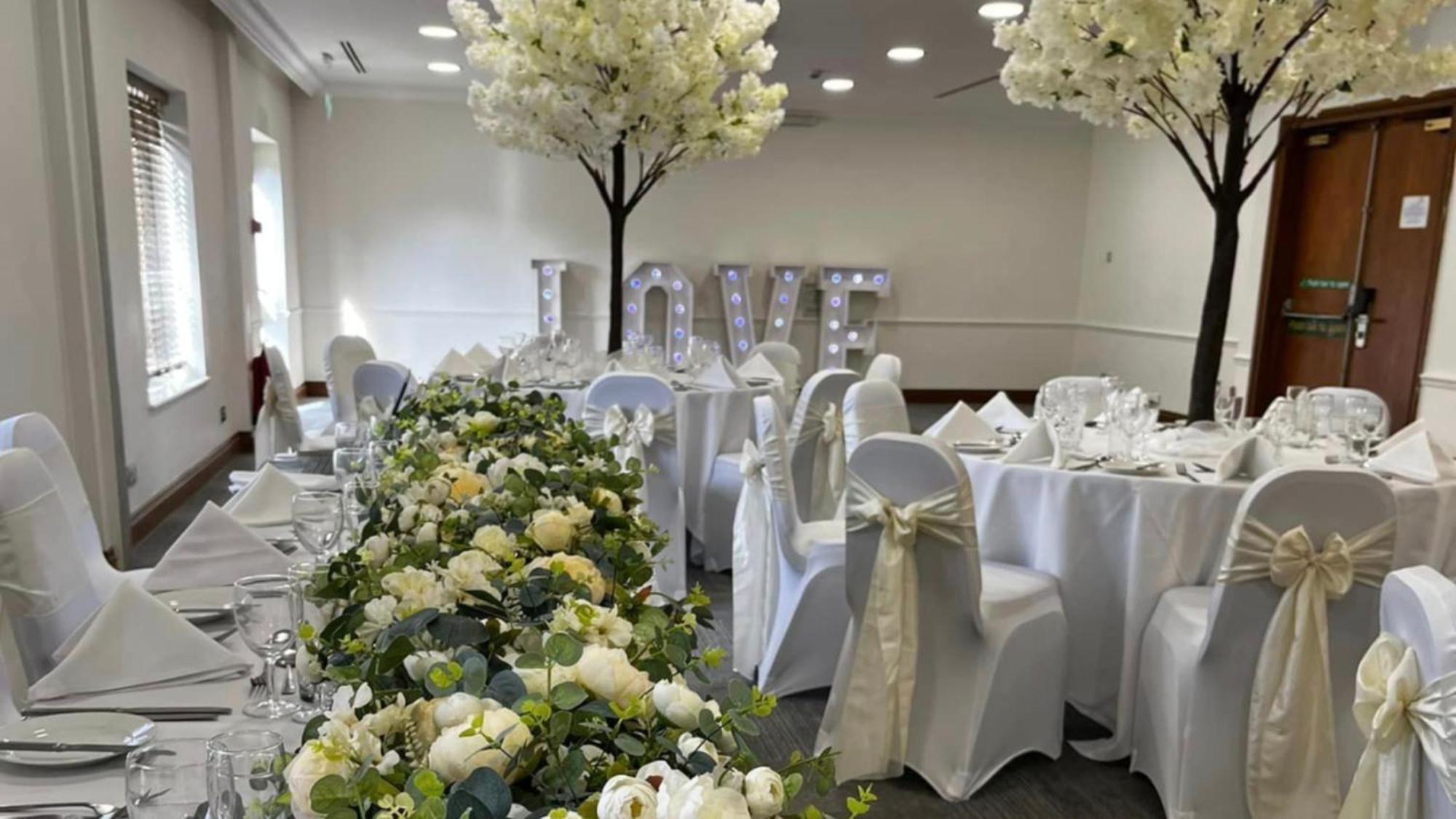 Holiday Inn Colchester By Ihg Ngoại thất bức ảnh