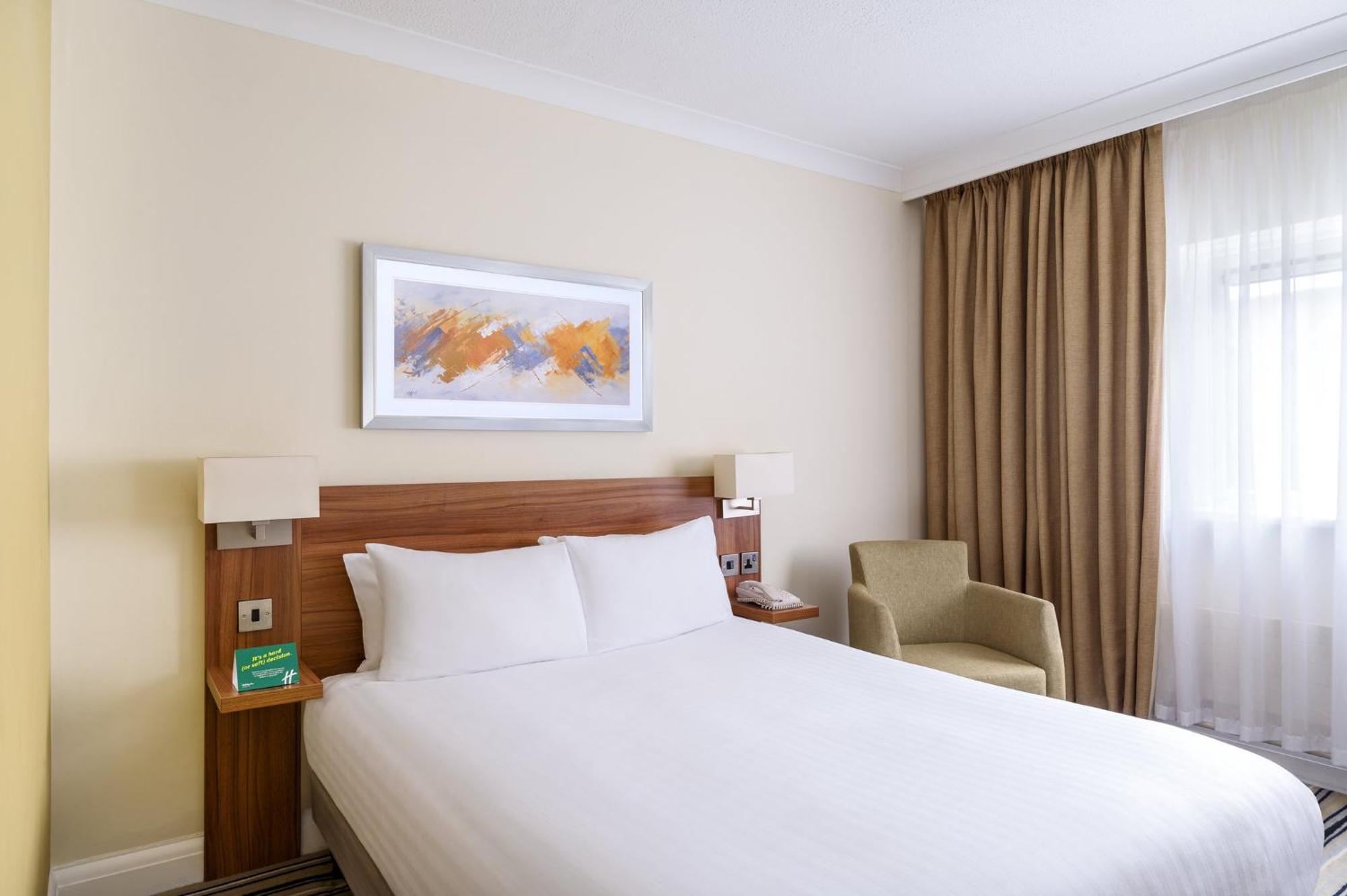 Holiday Inn Colchester By Ihg Ngoại thất bức ảnh